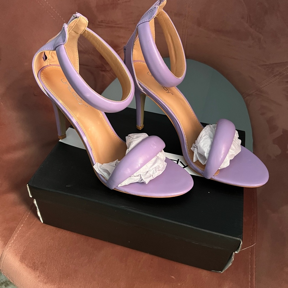 Christine 22, lilac color, size 11